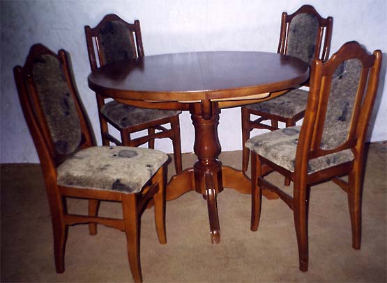 Кухонный стол стулья б у. Столовая группа с круглым столом. Круглый обеденный стол со стульями. Круглые кухонные столы и стулья. Комплект круглый стол и стулья.